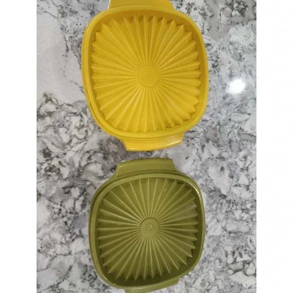2 Tupperware Containers Green & Yellow Bowls 840-4 With Sunburst Lids Vintage - Picture 2 of 5